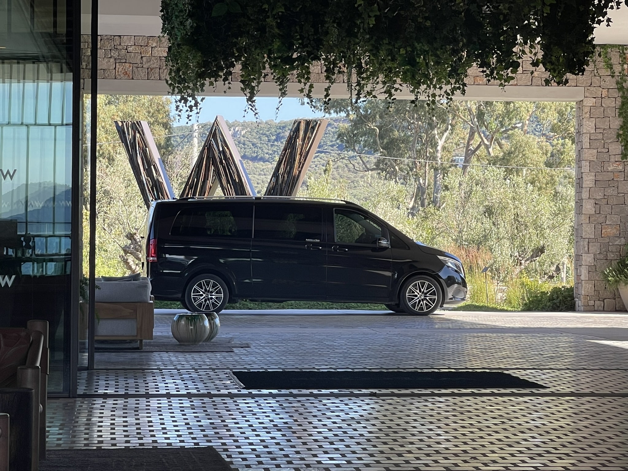 Premium private transfers, Costa Navarino to Kalamata Airport and Athens Airports, ancient sites, and seaside towns in Messinia.