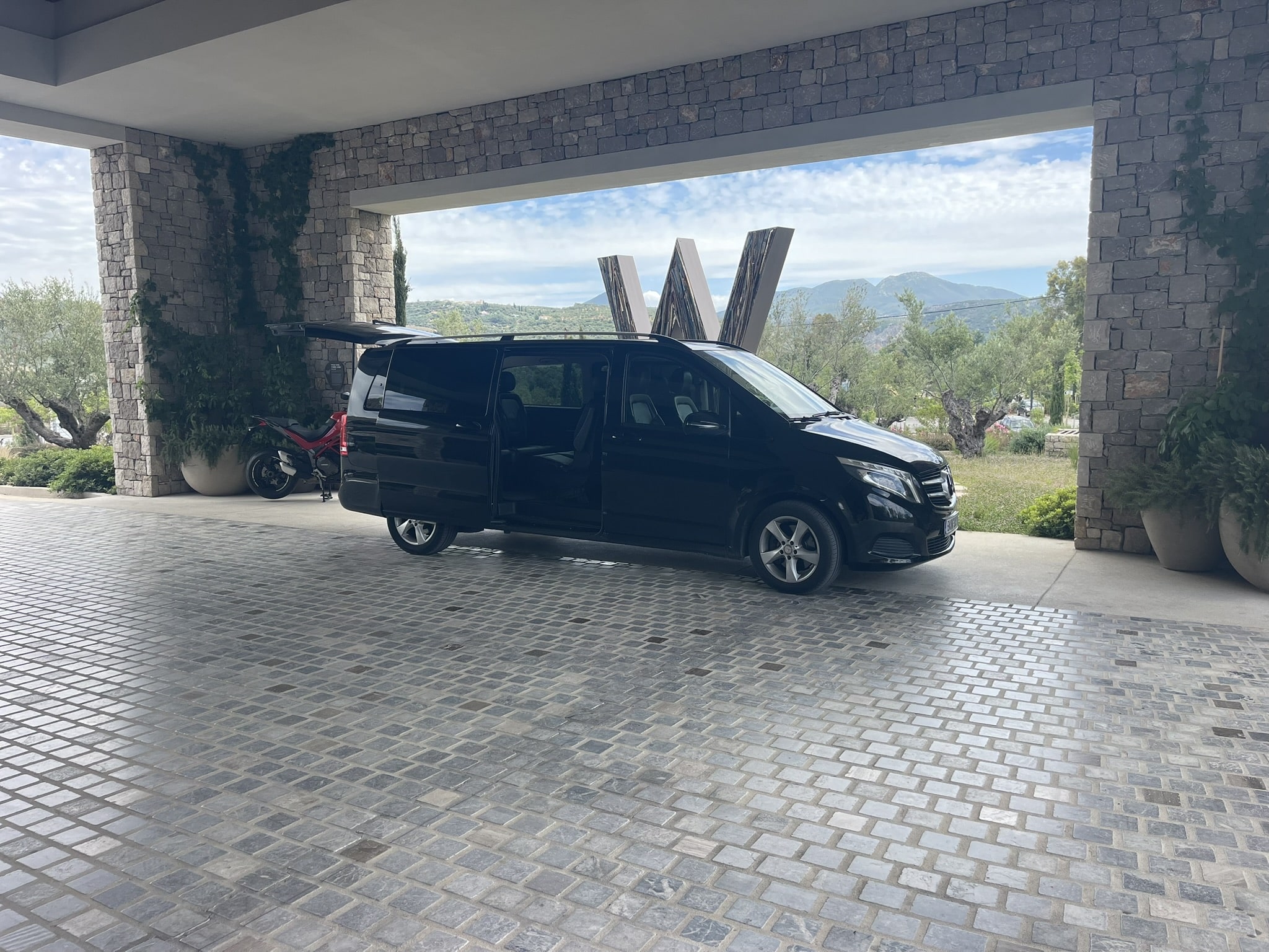 Premium private transfers, Costa Navarino to Kalamata Airport and Athens Airports, ancient sites, and seaside towns in Messinia.