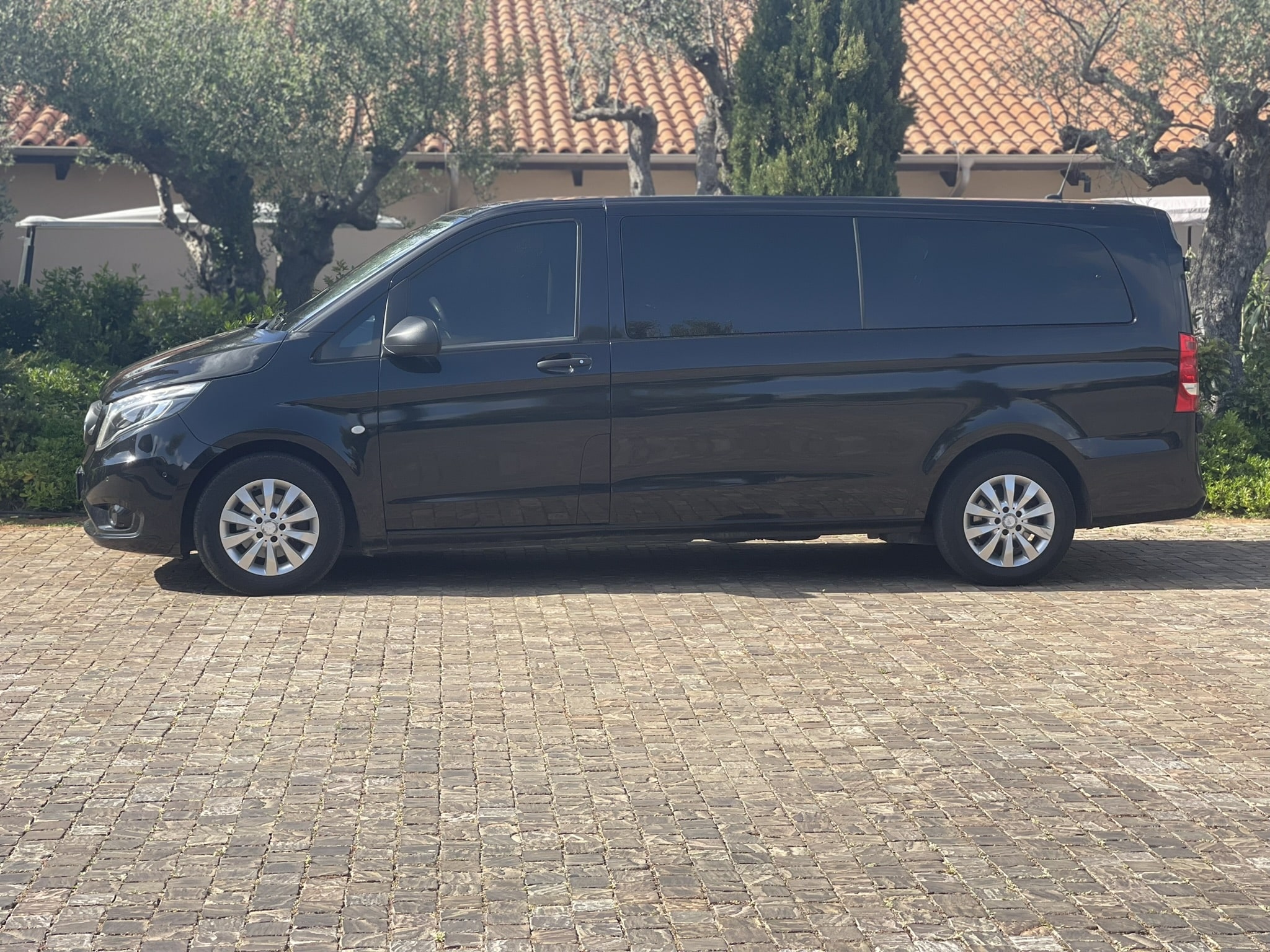 Premium private transfers, Costa Navarino to Kalamata Airport and Athens Airports, ancient sites, and seaside towns in Messinia.